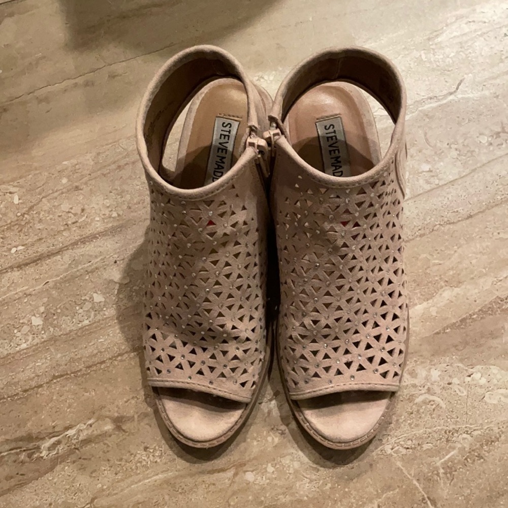 Steve Madden cut out bootie-sz 1 kids